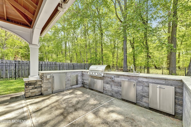 25 Briar Hill Dr, Manalapan, NJ 07726 - fenced backyard featuring a sink and a patio area