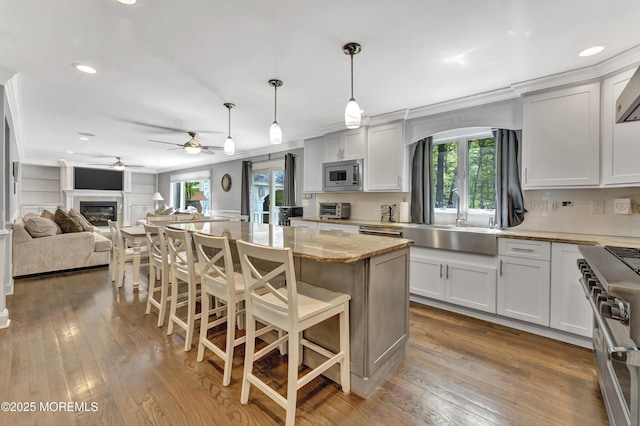25 Briar Hill Dr, Manalapan, NJ 07726 - kitchen featuring appliances with stainless steel finishes, a sink, ceiling fan, healthy amount of natural light, and recessed lighting