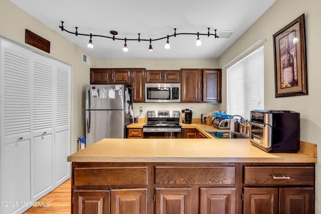 846 Winchester Ct Unit A, Manchester, NJ 08759 - kitchen with appliances with stainless steel finishes, a sink, light countertops, a peninsula, and track lighting