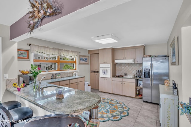 773 Princeton Ave, Brick, NJ 08724 - kitchen with appliances with stainless steel finishes, under cabinet range hood, a sink, a peninsula, and decorative backsplash
