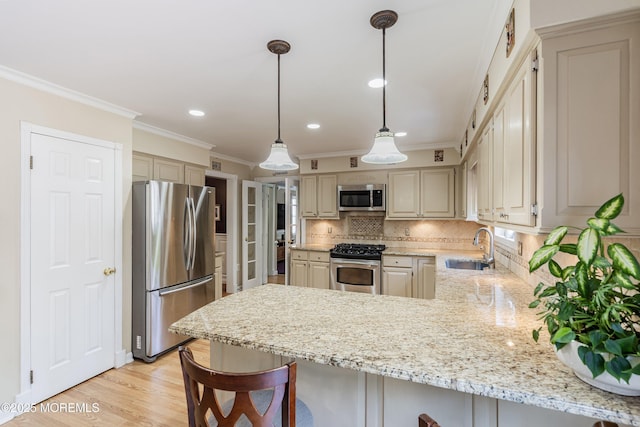 5 Persimmon Dr, Jackson, NJ 08527 - kitchen with stainless steel appliances, a peninsula, cream cabinetry, crown molding, and decorative backsplash
