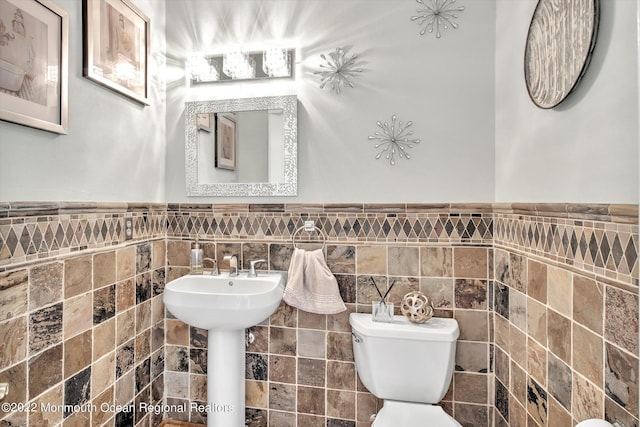 11 Elkridge Way, Manalapan, NJ 07726 - bathroom featuring tile walls, toilet, and a wainscoted wall