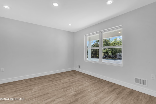 169 Grand Central Pkwy, Bayville, NJ 08721 - empty room featuring baseboards, light wood-style floors, and recessed lighting