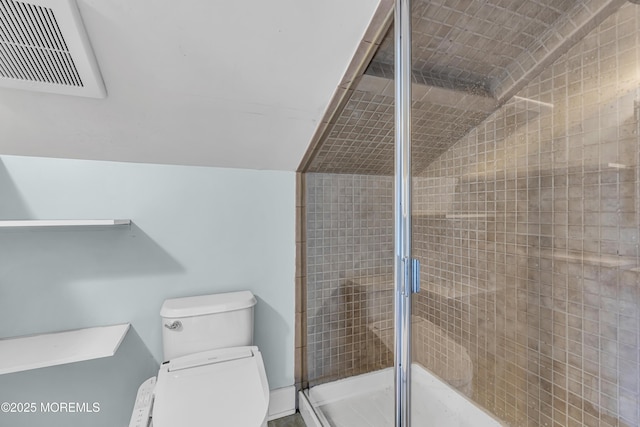 742 Leroy Pl, Lake Como, NJ 07719 - full bath featuring toilet, tiled shower, and vaulted ceiling