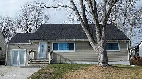 11 Jupiter Ct, South Amboy, NJ 08879 - view of front of home with a front lawn