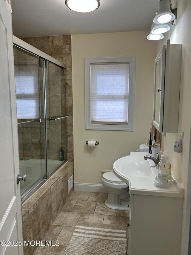 11 Jupiter Ct, South Amboy, NJ 08879 - bathroom with vanity, toilet, baseboards, and tiled shower / bath combo