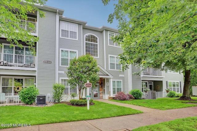 634 Saint Andrews Pl, Manalapan, NJ 07726 - view of front of house with central AC unit and a front lawn