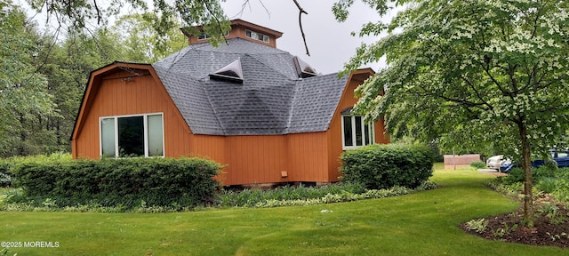 865 Windsor Perrineville Rd, East Windsor, NJ 08520 - view of side of home featuring a shingled roof, a gambrel roof, and a lawn