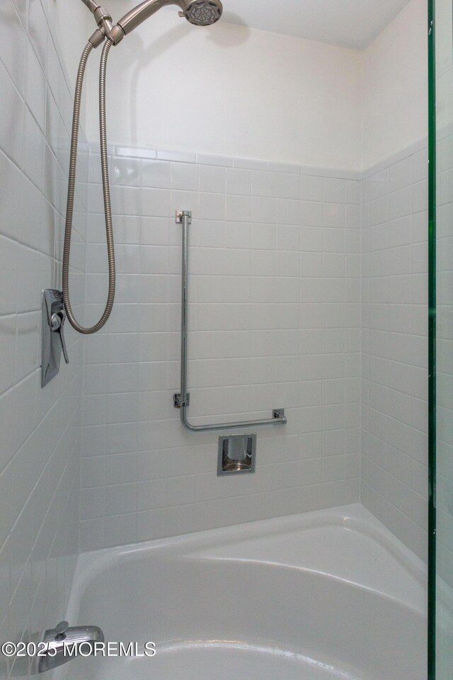 65C Dorchester Dr, Lakewood, NJ 08701 - view of full bathroom