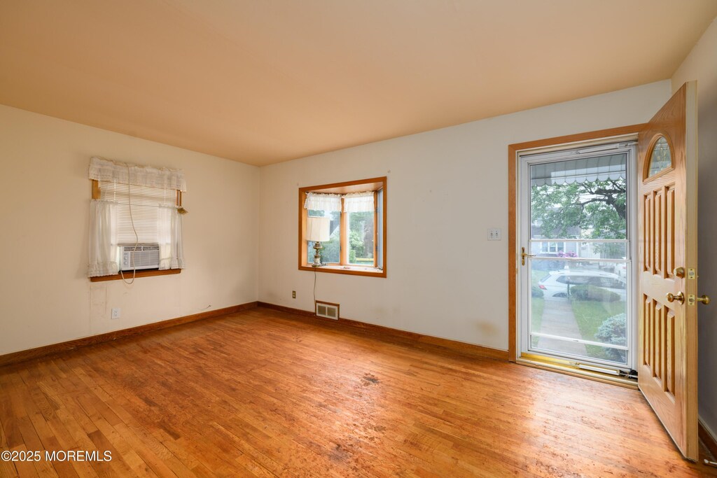 644 Monmouth Ave, Kenilworth, NJ 07033 - photo 1