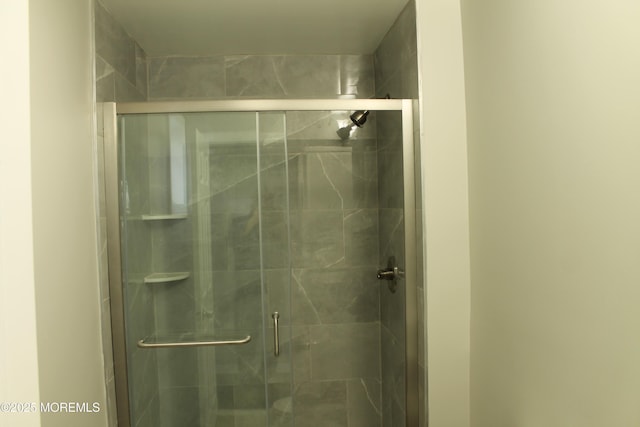 519 Roosevelt Ave, Carteret, NJ 07008 - bathroom with a shower stall