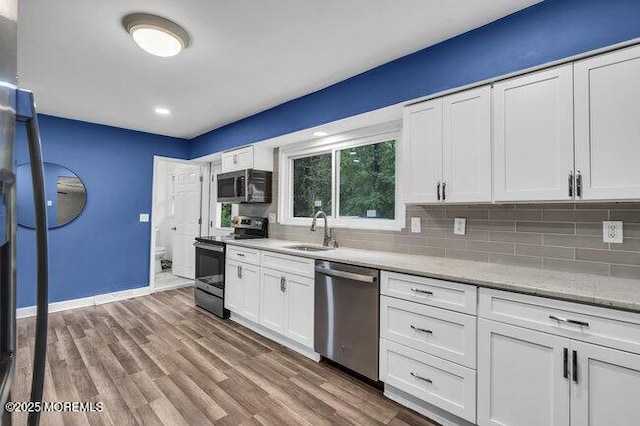24 Delaware Trl, Browns Mills, NJ 08015 - kitchen with stainless steel appliances, a sink, baseboards, decorative backsplash, and recessed lighting