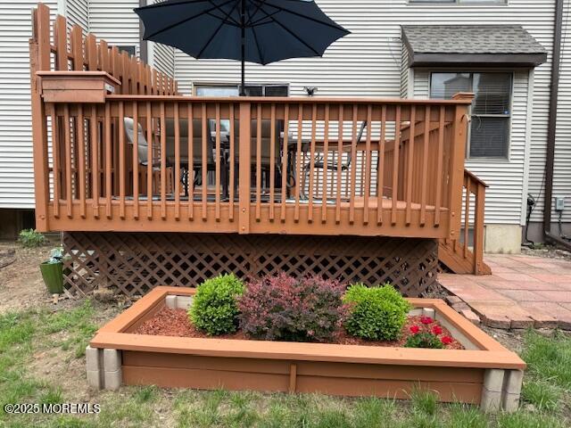 372 Oak Knoll Dr, Manalapan, NJ 07726 - view of deck