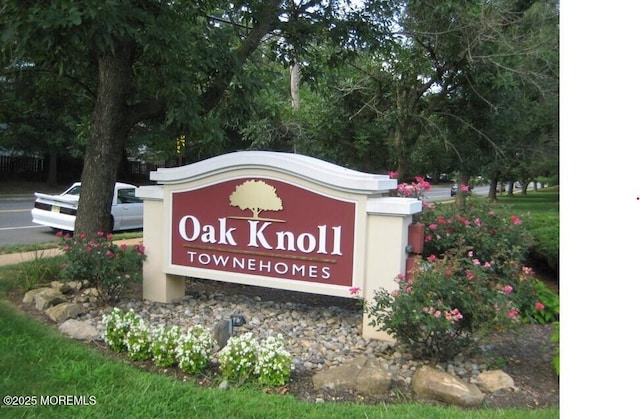 372 Oak Knoll Dr, Manalapan, NJ 07726 - view of community / neighborhood sign