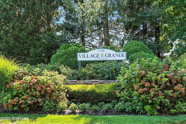 37 Violet Ct, Holmdel, NJ 07733 - view of community sign