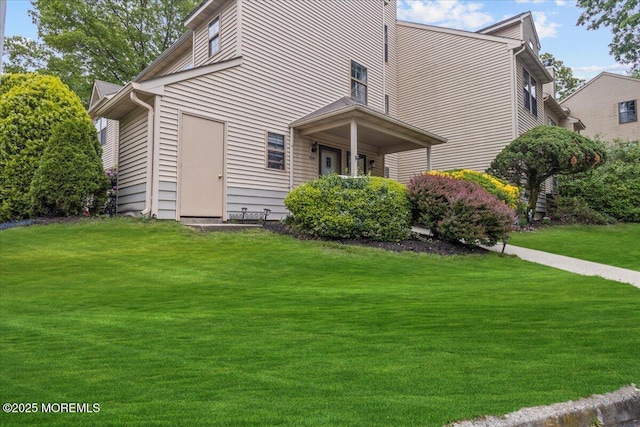 2001 Begonia Ct, Jackson, NJ 08527 - rear view of house featuring a yard