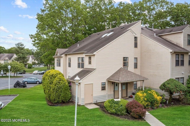 2001 Begonia Ct, Jackson, NJ 08527 - view of front facade with a front yard and roof with shingles