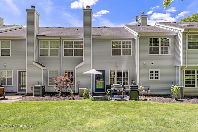 405 Hampton Ct Unit 15-4, Manalapan, NJ 07726 - back of property featuring cooling unit, a yard, and a patio area