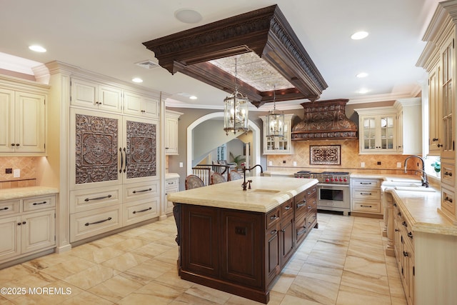 6 Bordens Brook Way, Holmdel, NJ 07733 - kitchen with premium stove, custom range hood, arched walkways, crown molding, and a sink