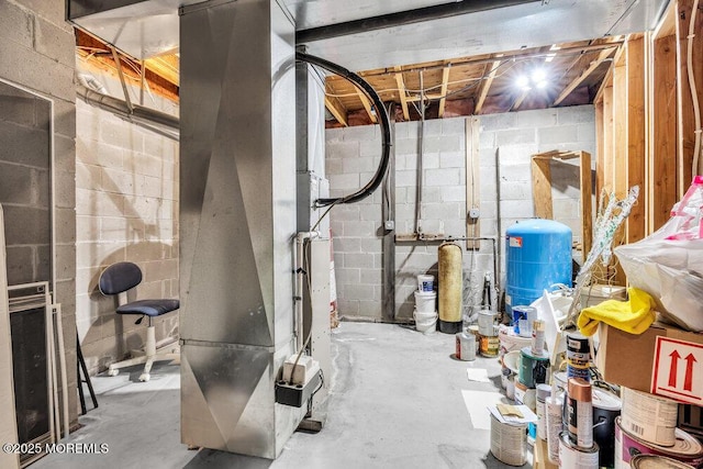 9 Kindling Way, Jackson, NJ 08527 - unfinished basement featuring a water pressure tank and heating unit