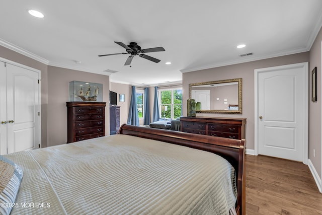 209 Shepard Way, Manalapan, NJ 07726 - bedroom with wood finished floors, ornamental molding, baseboards, recessed lighting, and ceiling fan