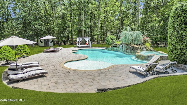 209 Shepard Way, Manalapan, NJ 07726 - view of swimming pool with a patio, a pool with connected hot tub, and view of scattered trees