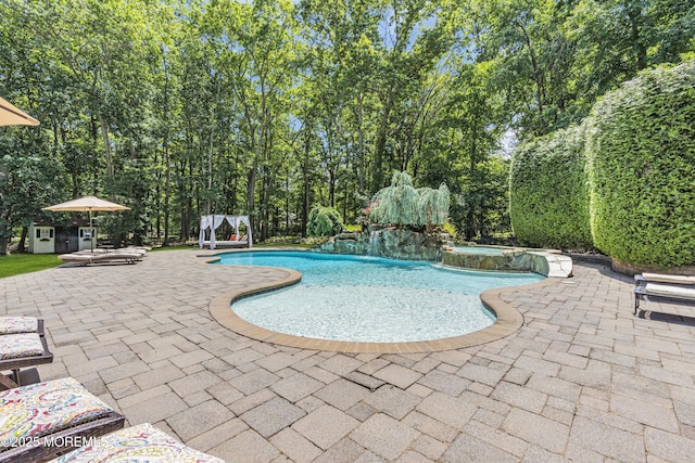 209 Shepard Way, Manalapan, NJ 07726 - view of pool featuring a patio and a pool with connected hot tub