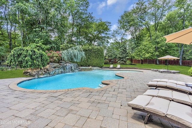 209 Shepard Way, Manalapan, NJ 07726 - view of swimming pool featuring a patio, view of scattered trees, and a hot tub