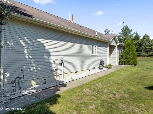 8 Chaminox Ct, Manchester, NJ 08759 - view of side of property featuring a yard