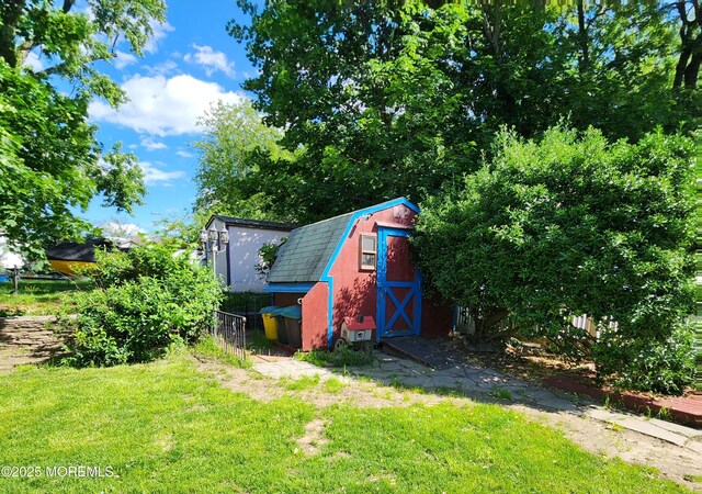 2102 Princeton Pike, Lawrence, NJ 08648 - view of yard