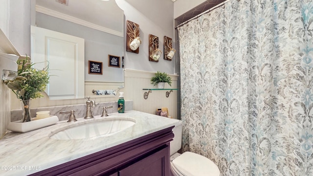 280 Tulip Ln, Freehold, NJ 07728 - bathroom with vanity, wainscoting, toilet, ornamental molding, and a shower with curtain