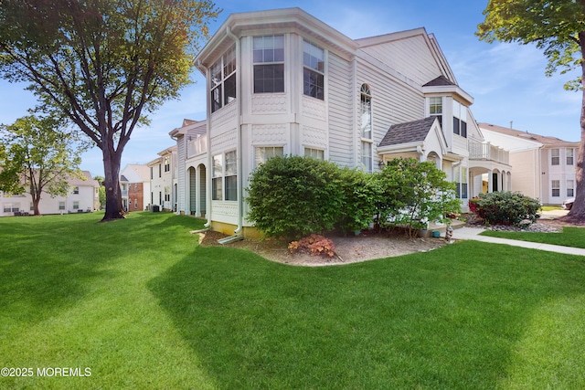 280 Tulip Ln, Freehold, NJ 07728 - view of side of home featuring a lawn