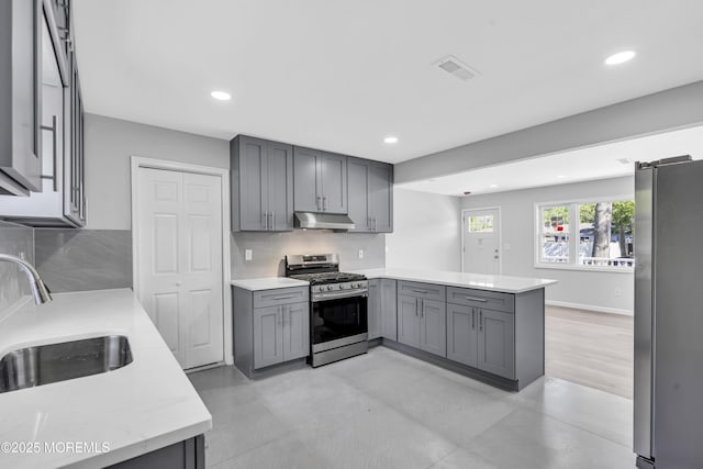 1624 Joffre Rd, Forked River, NJ 08731 - kitchen featuring stainless steel appliances, under cabinet range hood, gray cabinetry, a sink, and recessed lighting