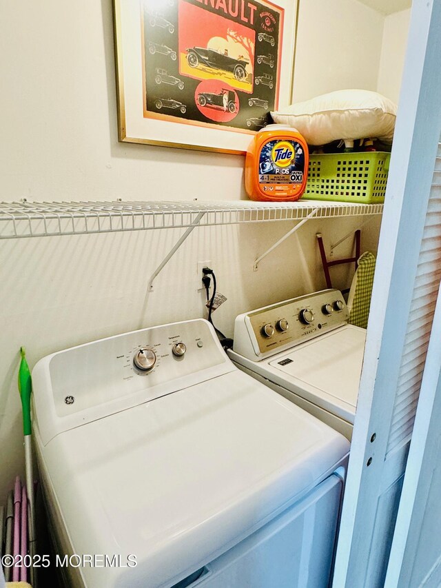 7 Rosewood Dr, Milltown, NJ 08850 - laundry area featuring washing machine and dryer