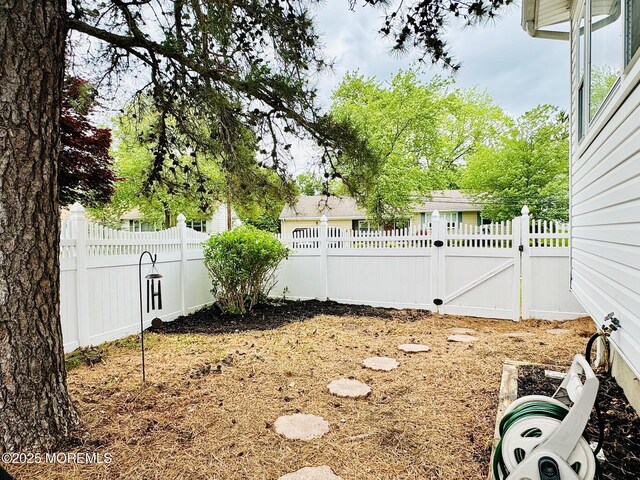 7 Rosewood Dr, Milltown, NJ 08850 - fenced yard featuring a gate