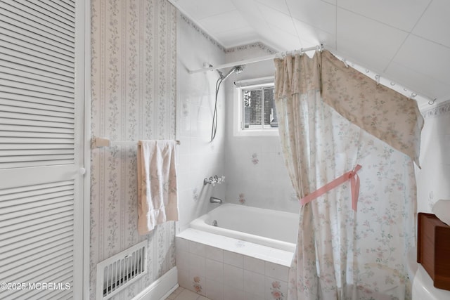 30 Balloch Pl, Red Bank, NJ 07701 - full bath featuring tiled shower / bath and vaulted ceiling