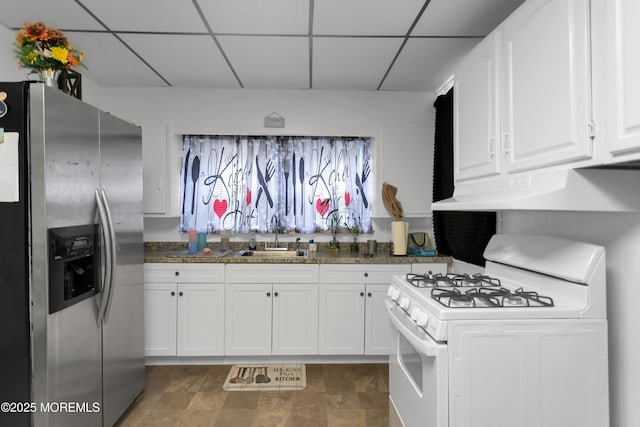 289 Port Monmouth Rd, North Middletown, NJ 07748 - kitchen with stainless steel fridge with ice dispenser, white range with gas cooktop, under cabinet range hood, a sink, and a paneled ceiling