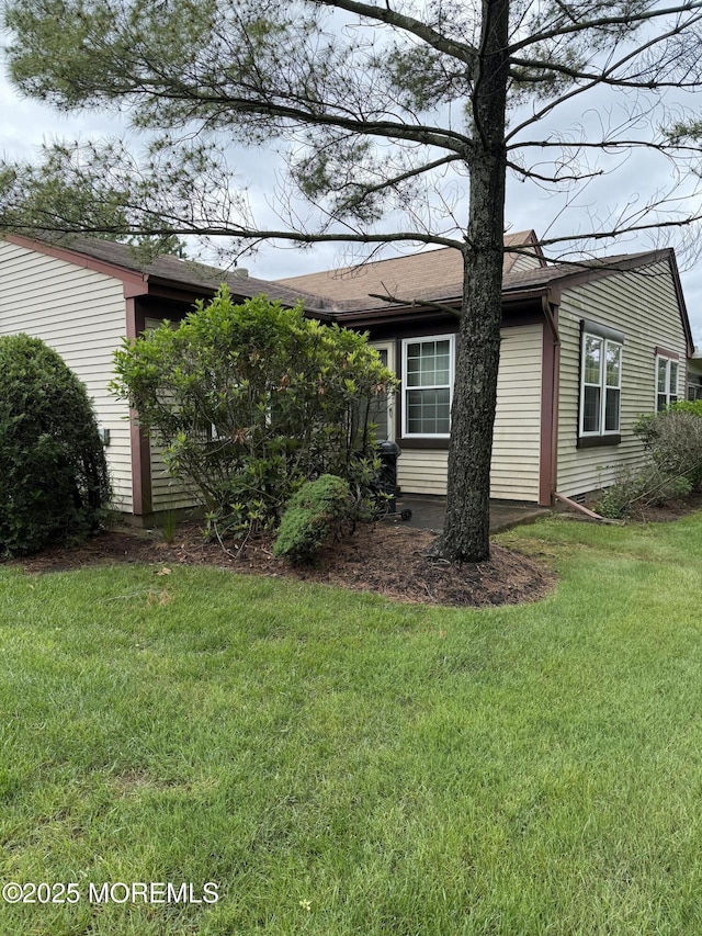 145A Concordia Cir, Monroe, NJ 08831 - view of side of property featuring a yard