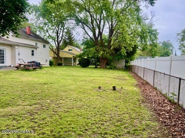 706 Tide Pl, Neptune Township, NJ 07753 - view of yard