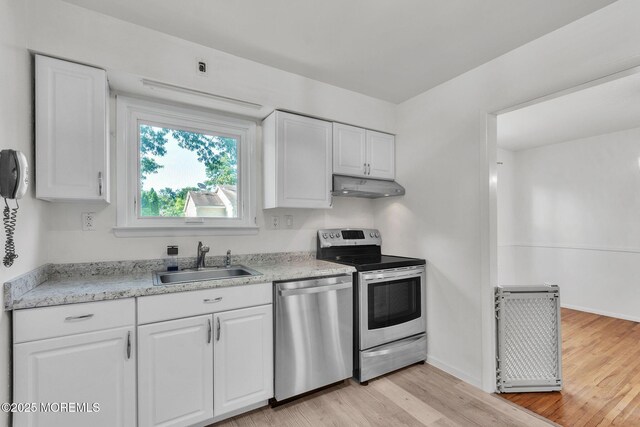824 Broadway Blvd, Toms River, NJ 08757 - kitchen featuring stainless steel appliances, a sink, under cabinet range hood, and light wood-type flooring