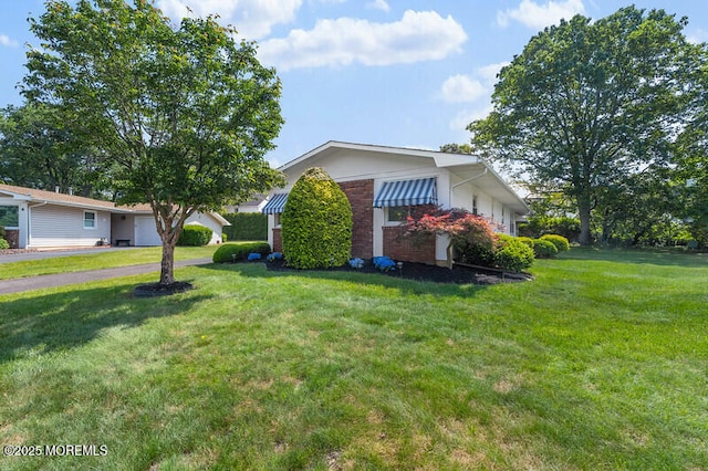 8 Holmes Ct, Brick, NJ 08724 - view of front facade featuring a front lawn and brick siding