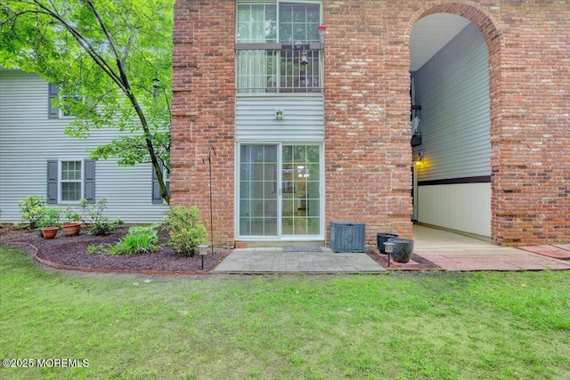 5-3 Portland Ct, Freehold, NJ 07728 - entrance to property featuring a yard