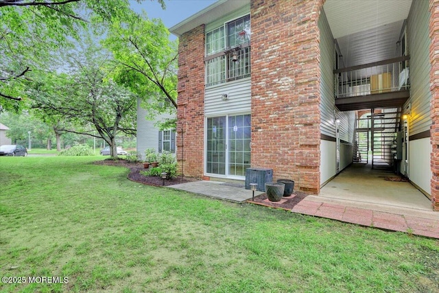 5-3 Portland Ct, Freehold, NJ 07728 - back of house with a lawn