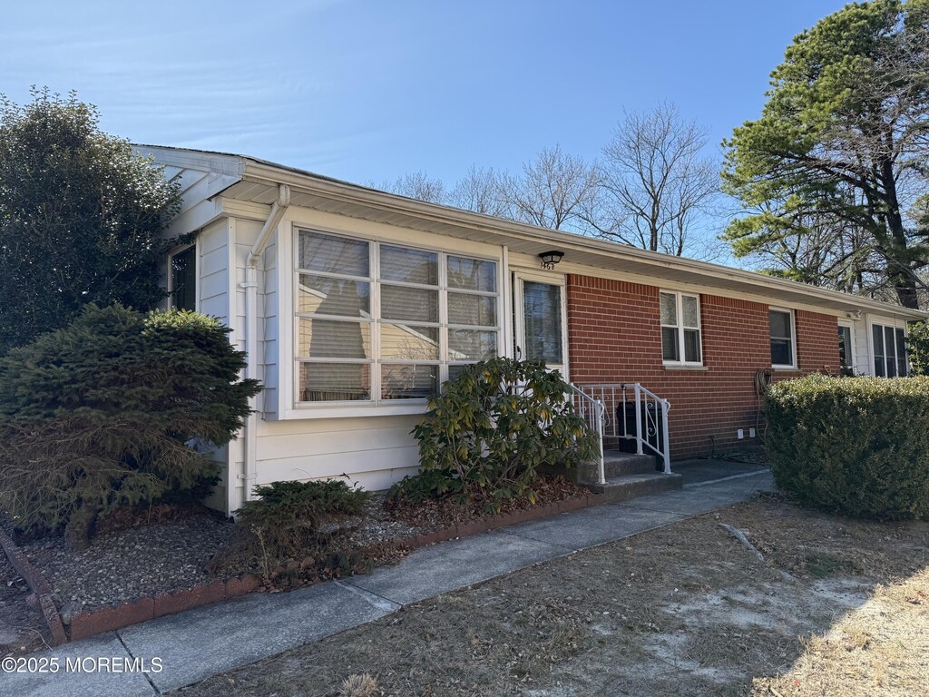 146B Hudson Pkwy, Whiting, NJ 08759 - ranch-style house featuring brick siding