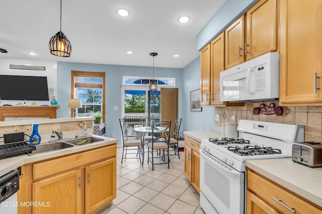 18 Skimmer Ln Unit 53, Bayville, NJ 08721 - kitchen featuring white appliances, a sink, backsplash, light countertops, and recessed lighting