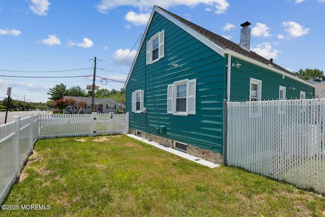 488 Fenwood Ave, Hamilton, NJ 08619 - view of side of property featuring a chimney and a fenced backyard