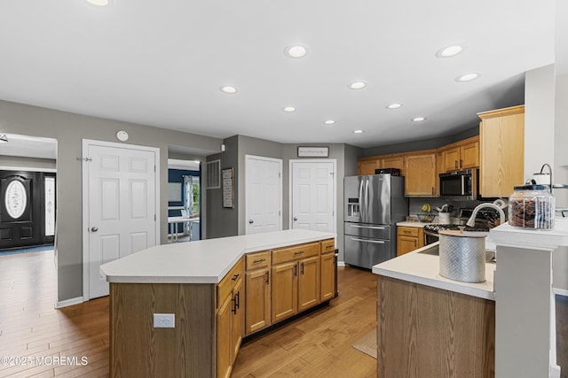 1 Kennedy Ct, Jackson, NJ 08527 - kitchen with appliances with stainless steel finishes, a sink, light wood finished floors, a center island, and recessed lighting