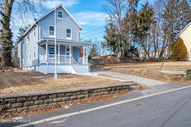 31 Smullen St, Sayreville, NJ 08872 - view of front of home featuring a porch
