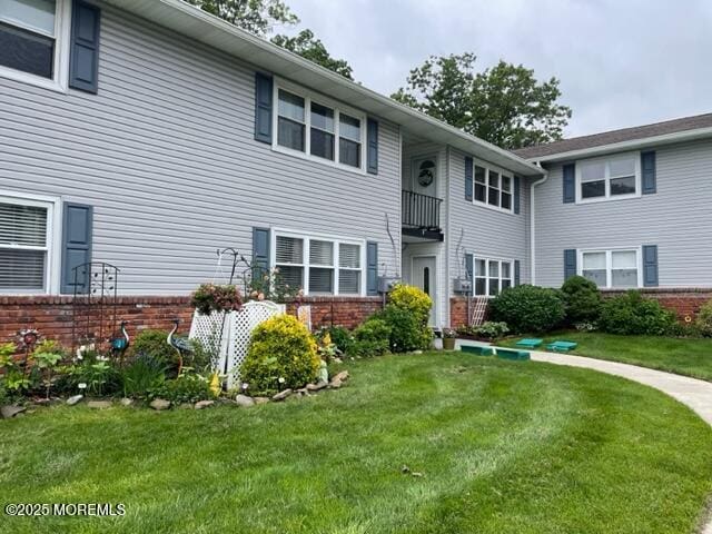 8 Indiana Ct Unit 1016, Matawan, NJ 07747 - view of front facade featuring a front lawn and brick siding