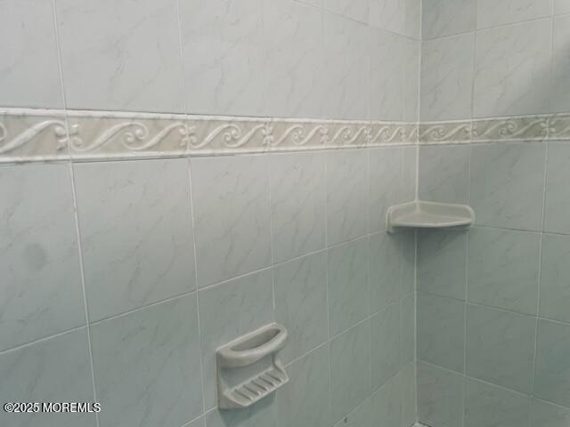 8 Indiana Ct Unit 1016, Matawan, NJ 07747 - bathroom featuring a tile shower